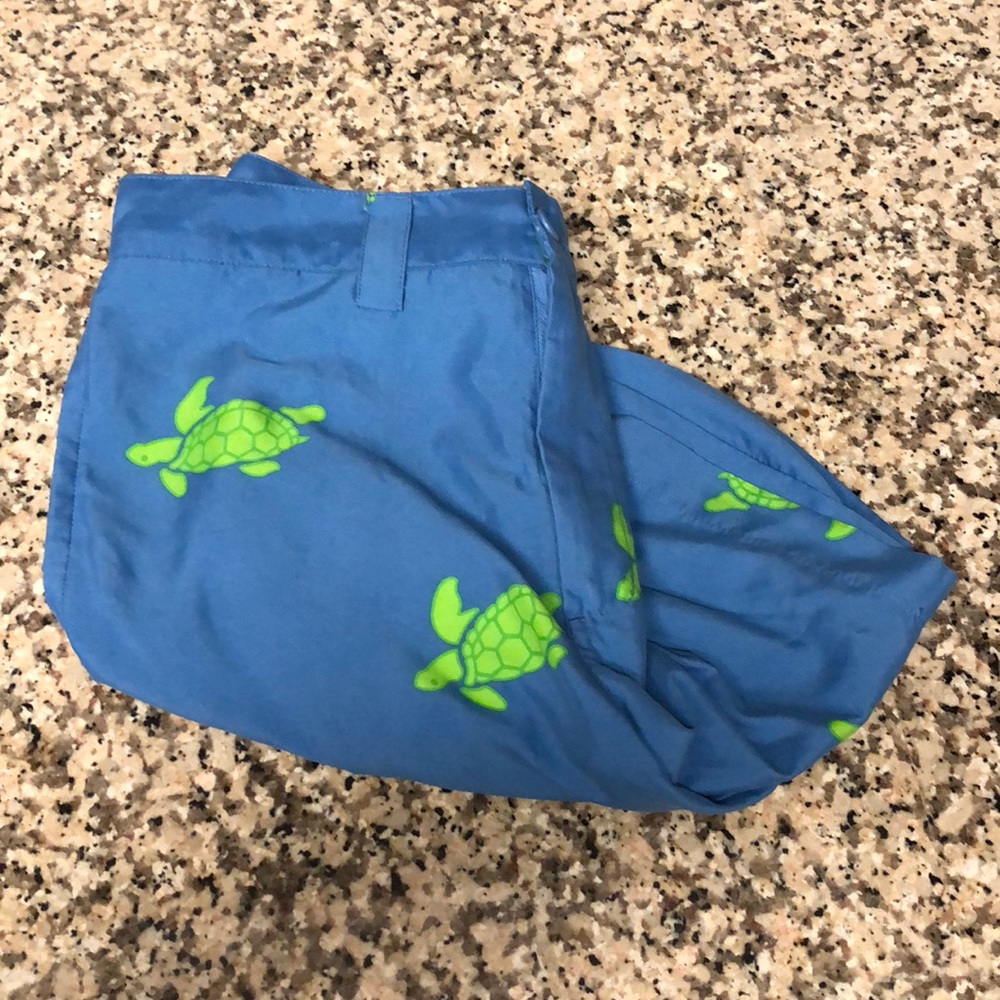 Liquid Flow turtle patterned shorts